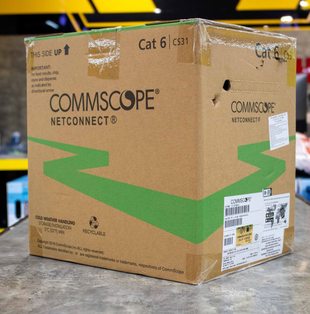 Dây cáp mạng Commscope Cat 6 CS31 1427254-6 ( cuộn 305m)