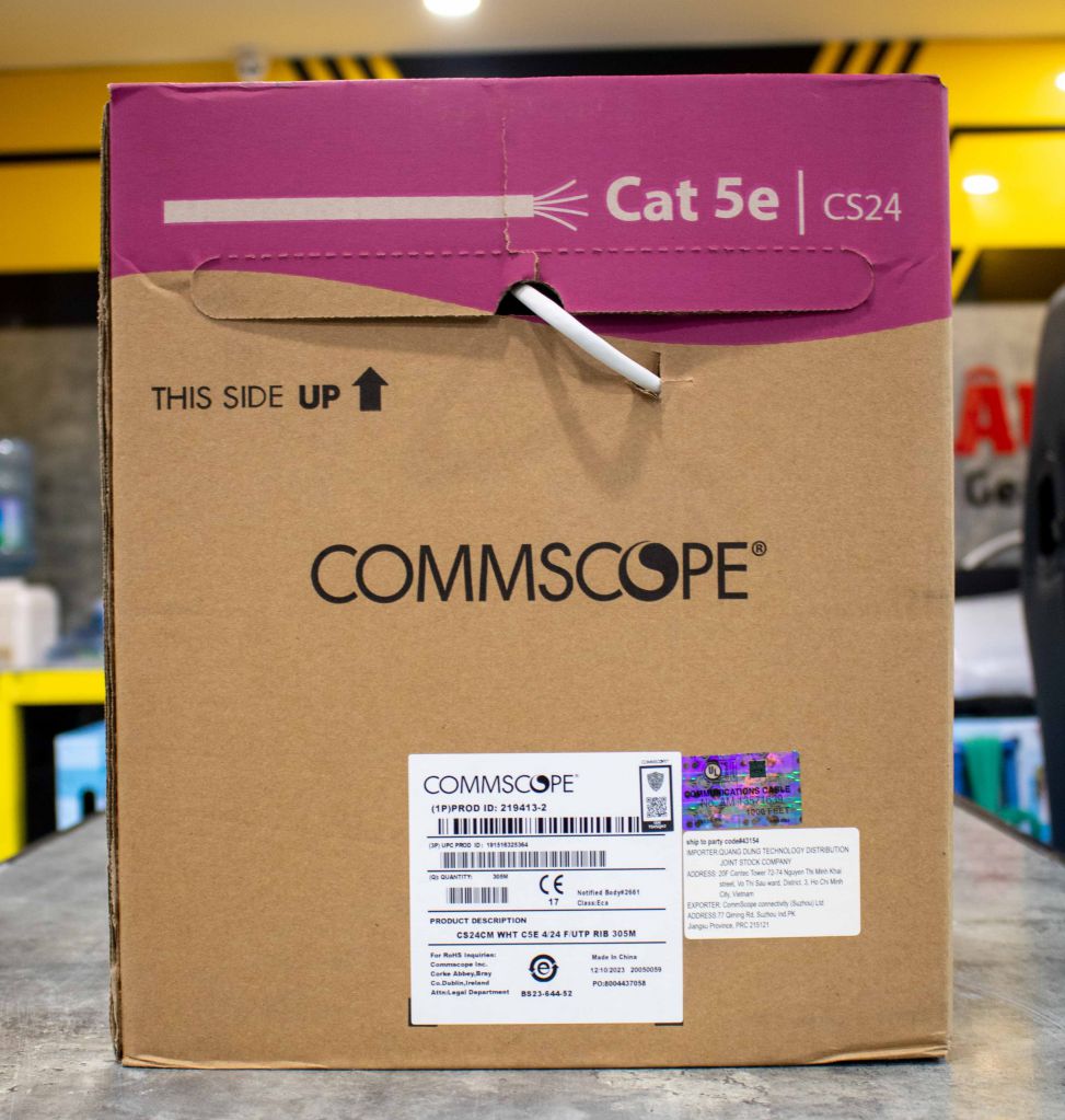 Dây cáp mạng Commscope Cat 5e CS24 219413-2 ( cuộn 305m)