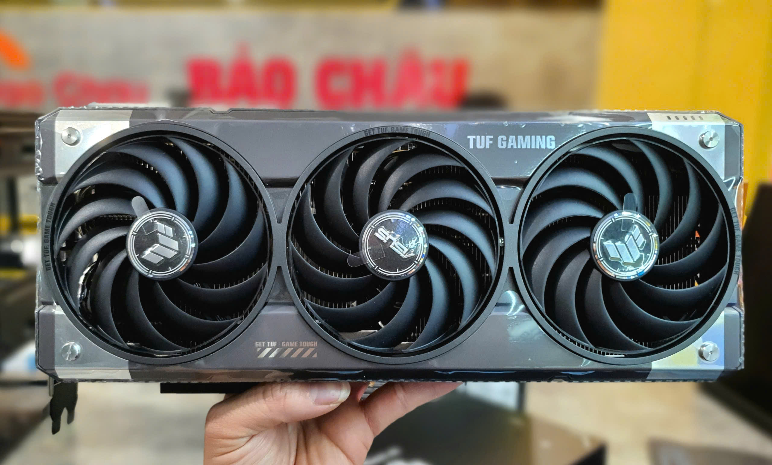 VGA Asus TUF Gaming RTX 5070 Ti 16GB GDDR7